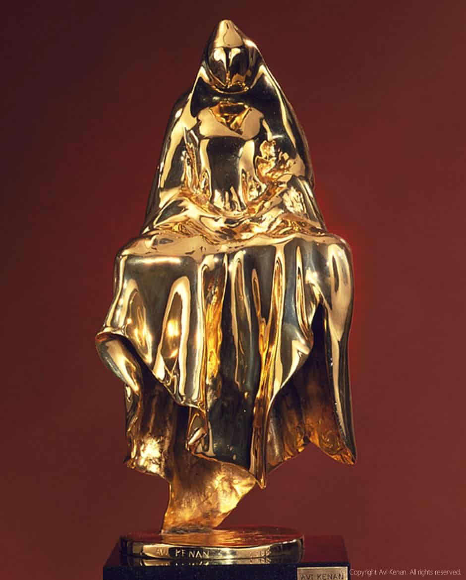 Meditation statue by Avi Kenan