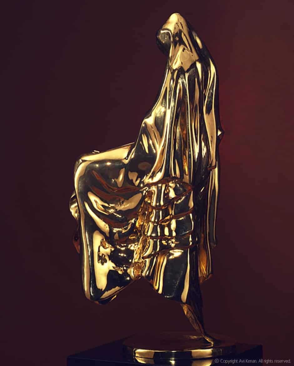 Meditation statue by Avi Kenan